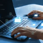 un ordinateurs avec plusieurs données interconnectées