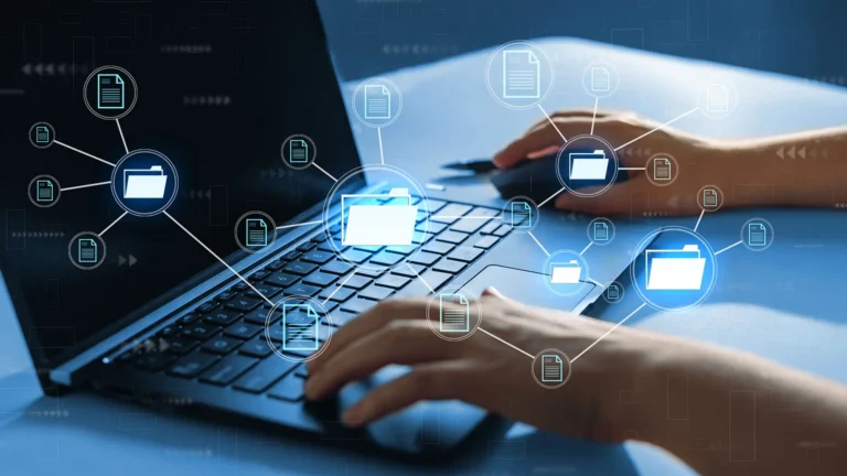 un ordinateurs avec plusieurs données interconnectées