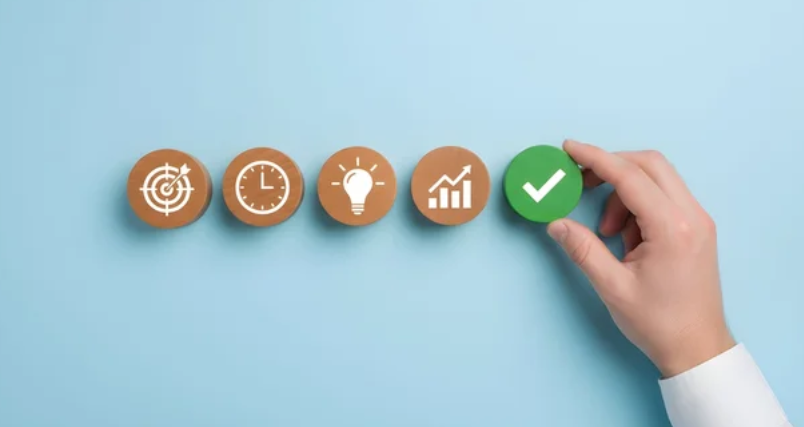 indicateurs-reussite-deploiement.png Icônes de performance et coche verte symbolisant la réussite et le suivi des indicateurs de déploiement.