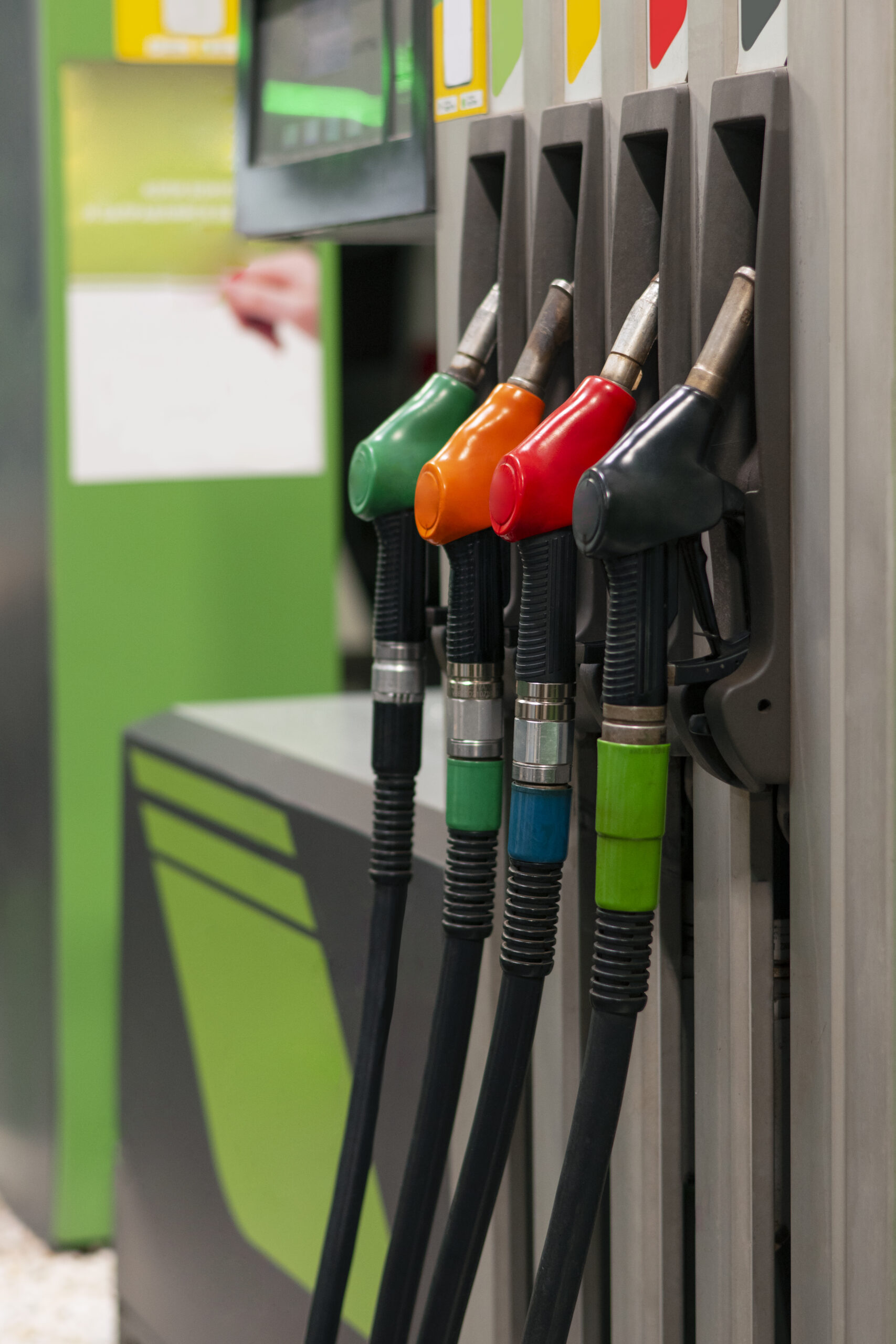 carburant plusieurs pompes de carburant dans une station essence