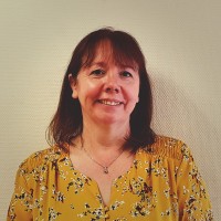 Portrait de Sandrine Lauraire, Chef du Service de Gestion des Véhicules Départementaux au Conseil départemental de l’Essonne, partageant son retour d’expérience sur la solution Océan.