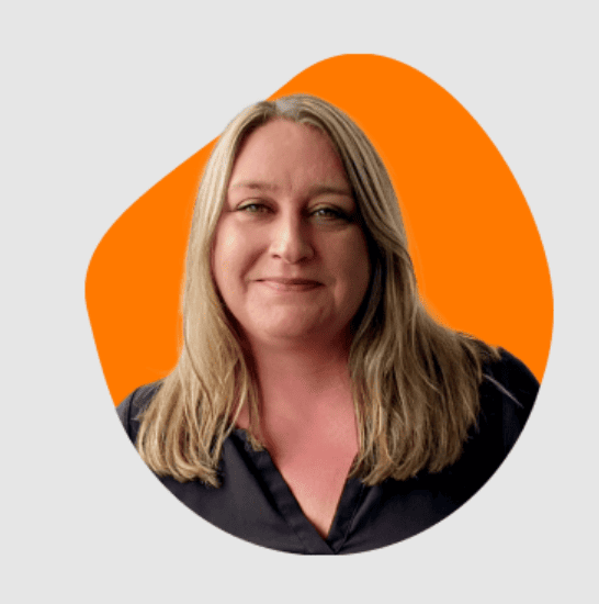 Portrait de Sarah Pellerin, Coordinatrice déploiement Océan, responsable de la planification et du suivi des projets de déploiement des solutions de gestion de flotte.